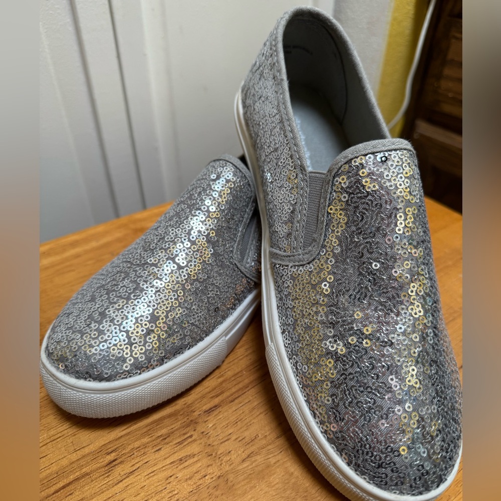 Avenue Silver Sequin Shoes / Slip-ons
